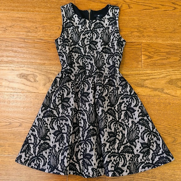 H&M‎ Lace Patterned Dress - Picture 1 of 5